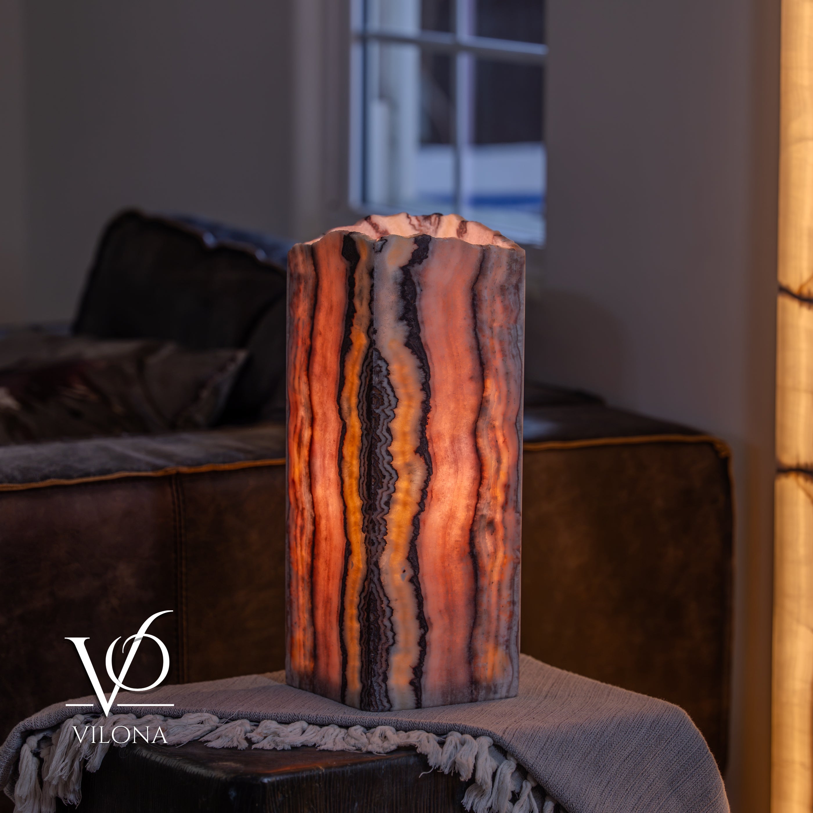 Rosa Onyx Live Edge Table Lamp – 16" Tall × 6" Square #1