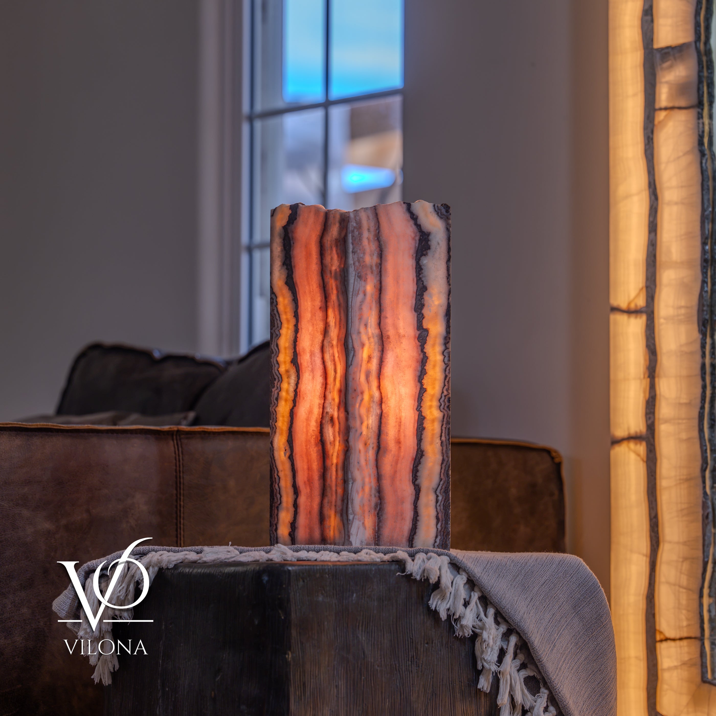 Rosa Onyx Live Edge Table Lamp – 16" Tall × 6" Square #1