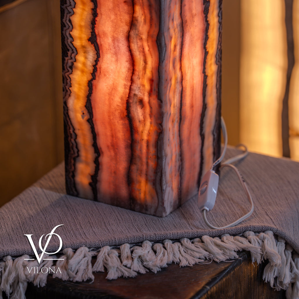 Rosa Onyx Live Edge Table Lamp – 16" Tall × 6" Square #1