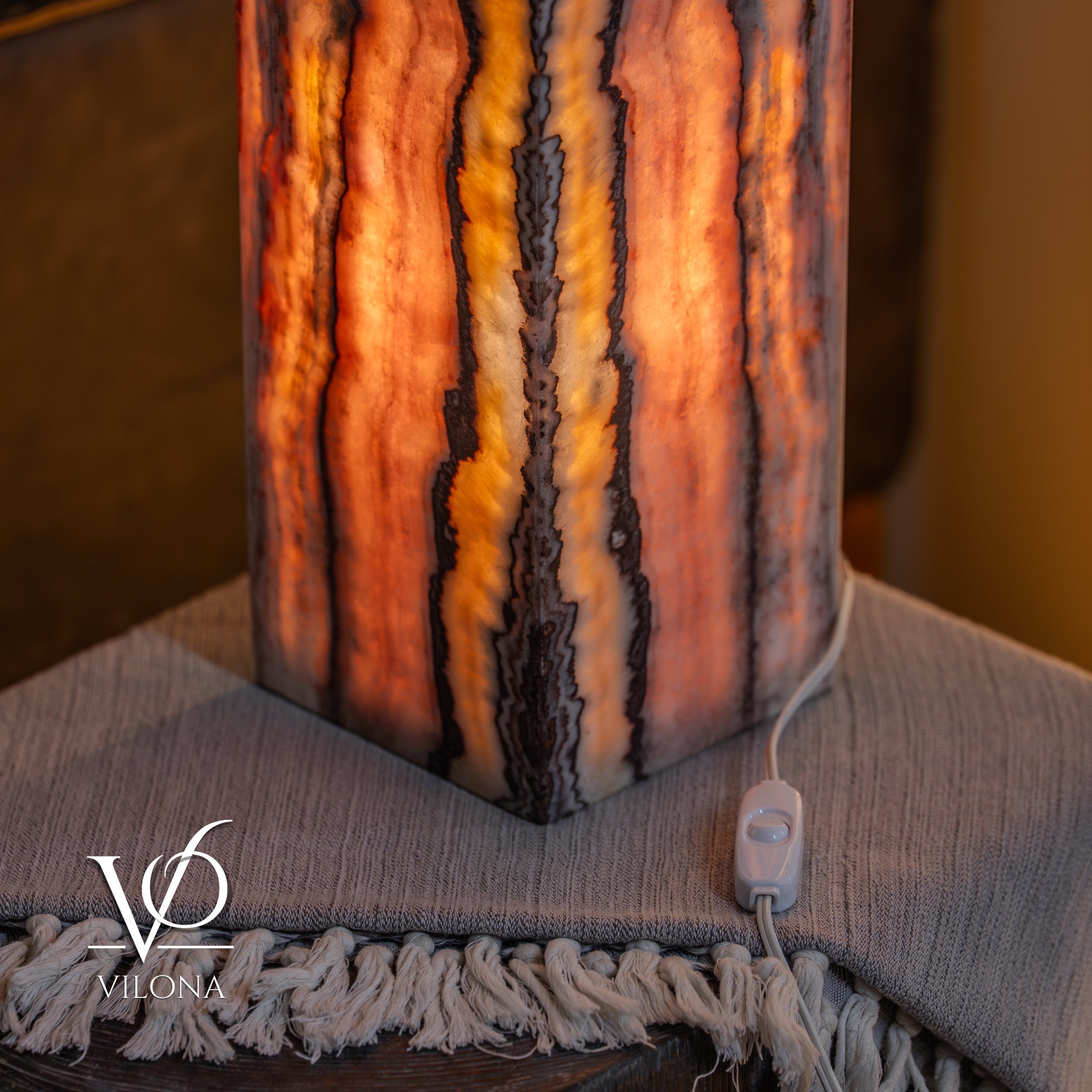 Rosa Onyx Live Edge Table Lamp – 16" Tall × 6" Square #2