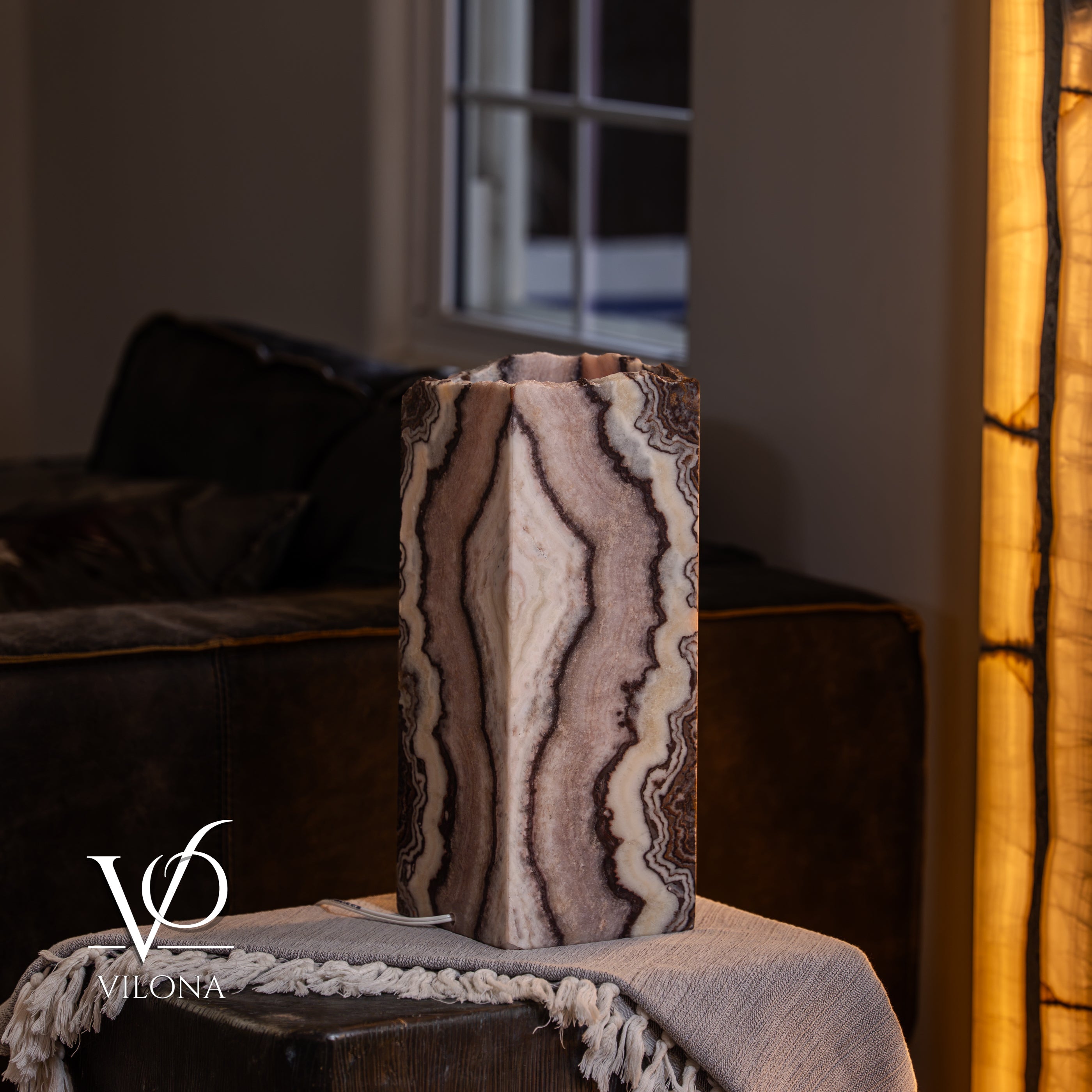 Rosa Onyx Live Edge Table Lamp – 16" Tall × 6" Square #3