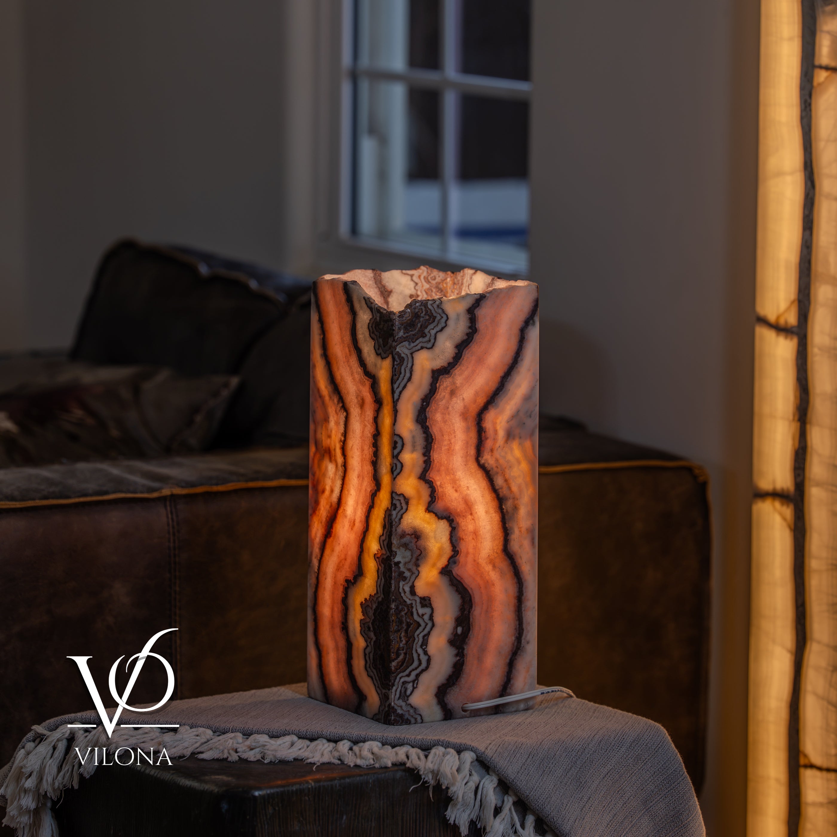 Rosa Onyx Live Edge Table Lamp – 16" Tall × 6" Square #3