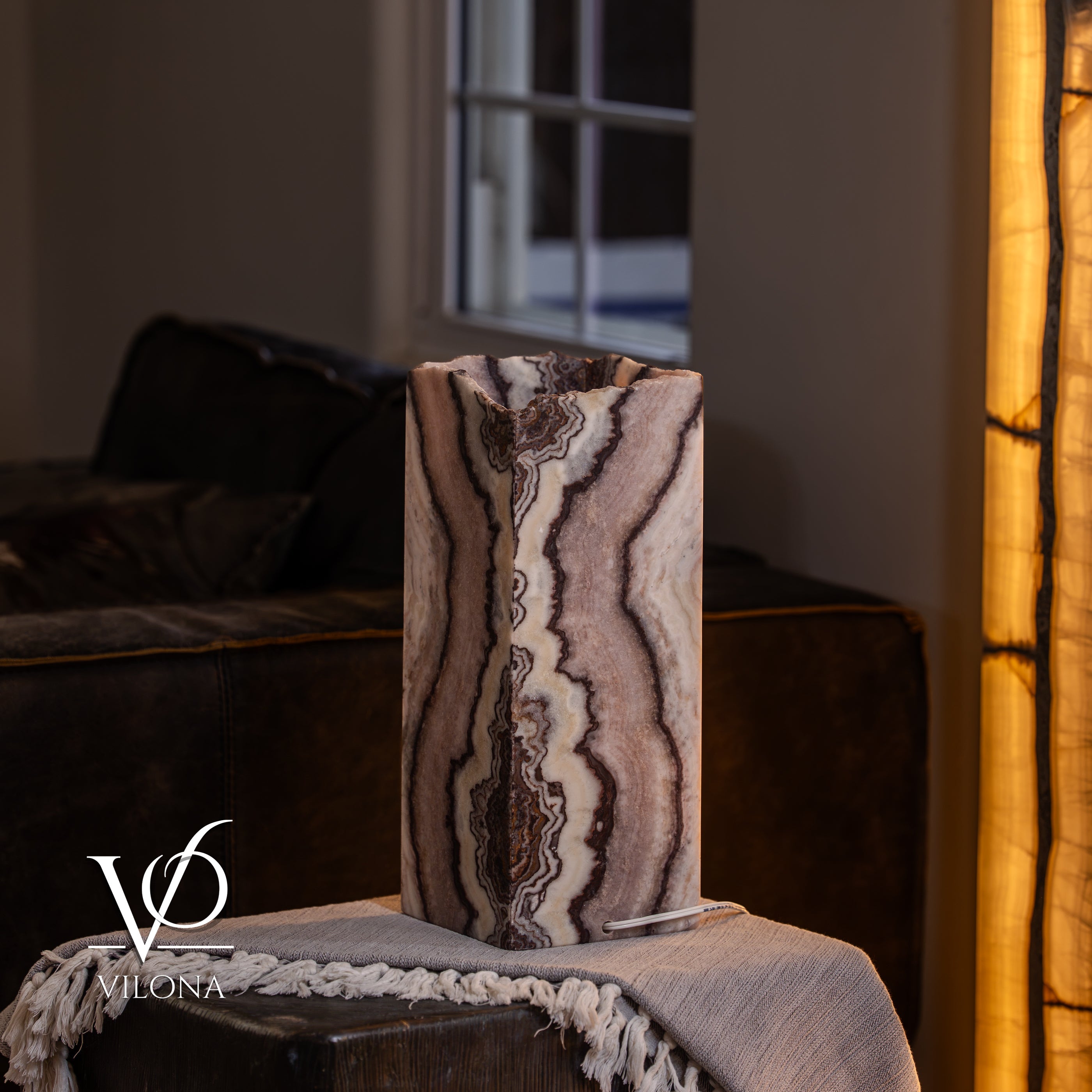Rosa Onyx Live Edge Table Lamp – 16" Tall × 6" Square #3