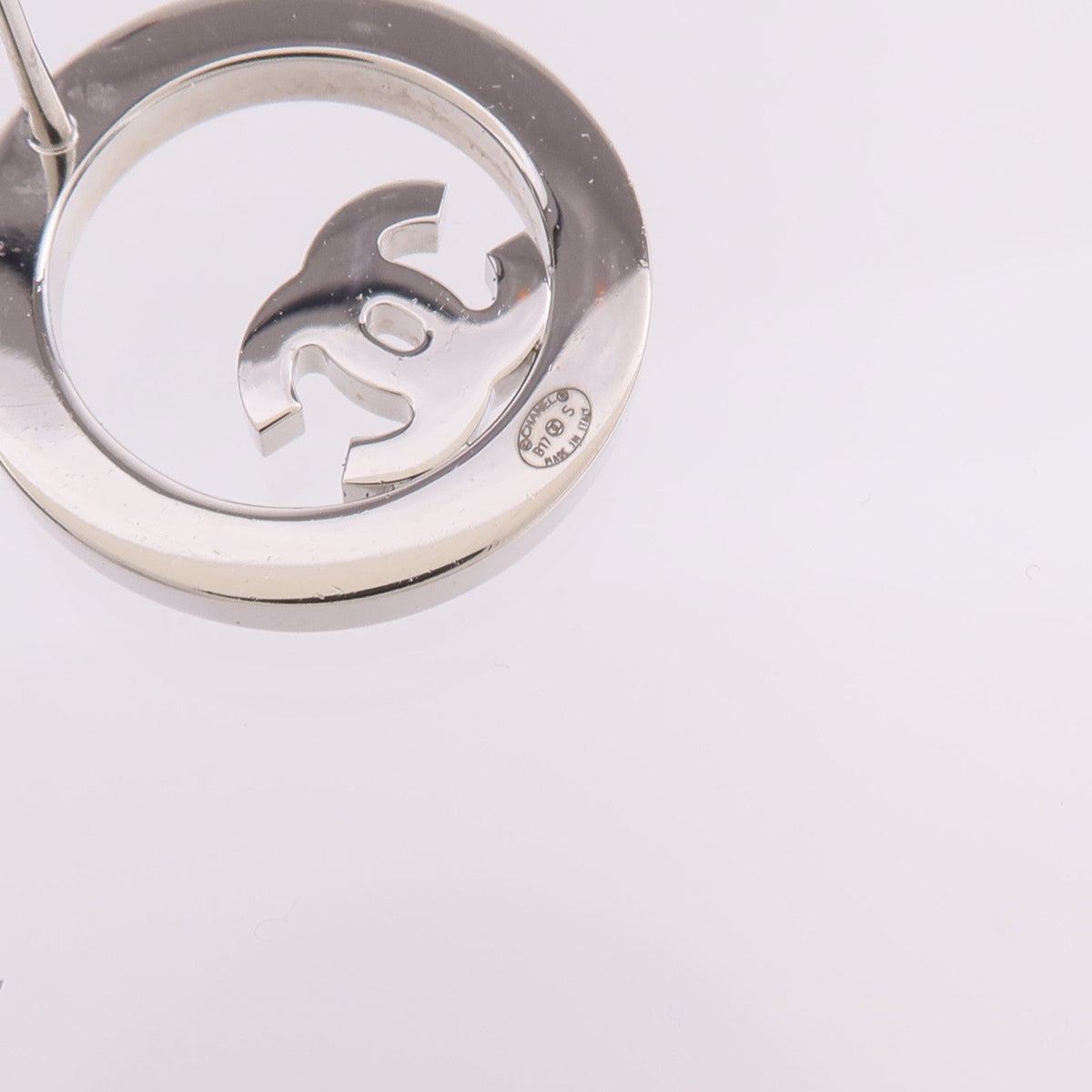 Chanel CC Earrings · Metal
