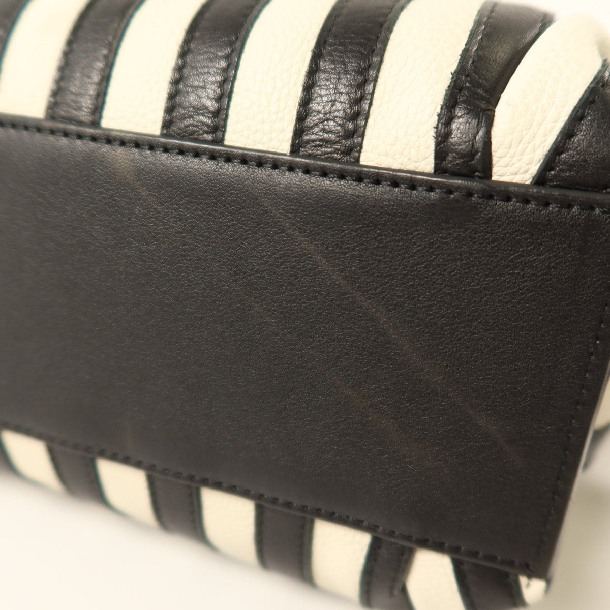 Loewe Flamenco Knot · Calfskin