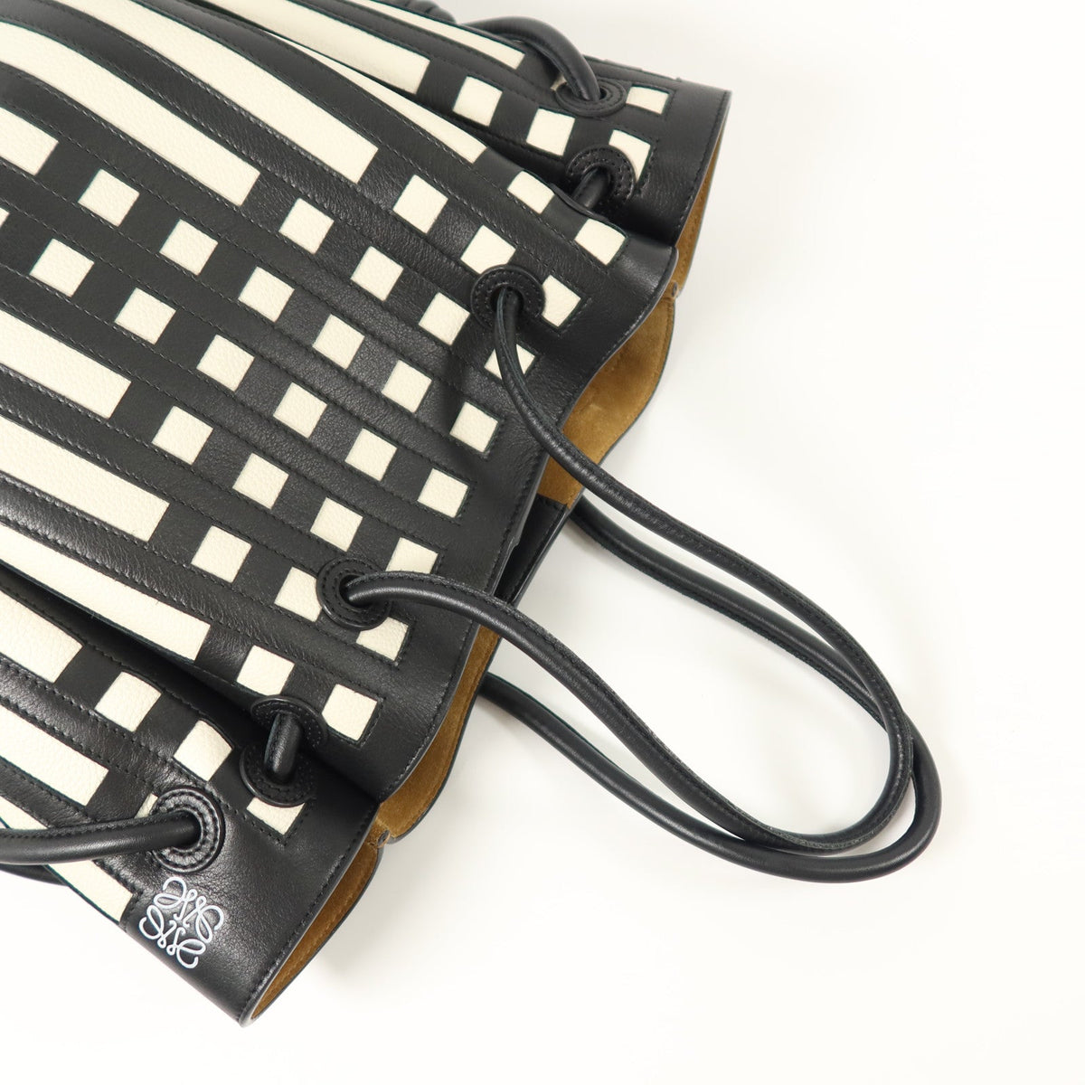 Loewe Flamenco Knot · Calfskin