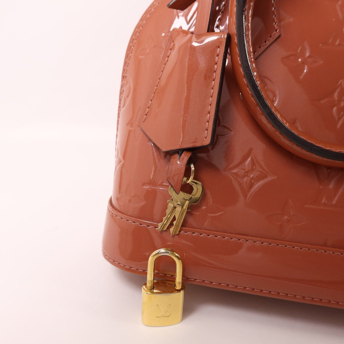 Louis Vuitton Alma BB · Monogram Vernis