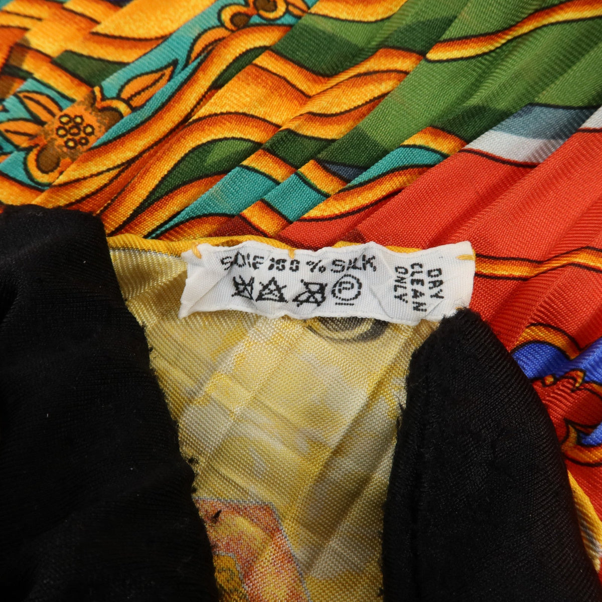 Hermès Carré Plissé · Silk Scarf 90