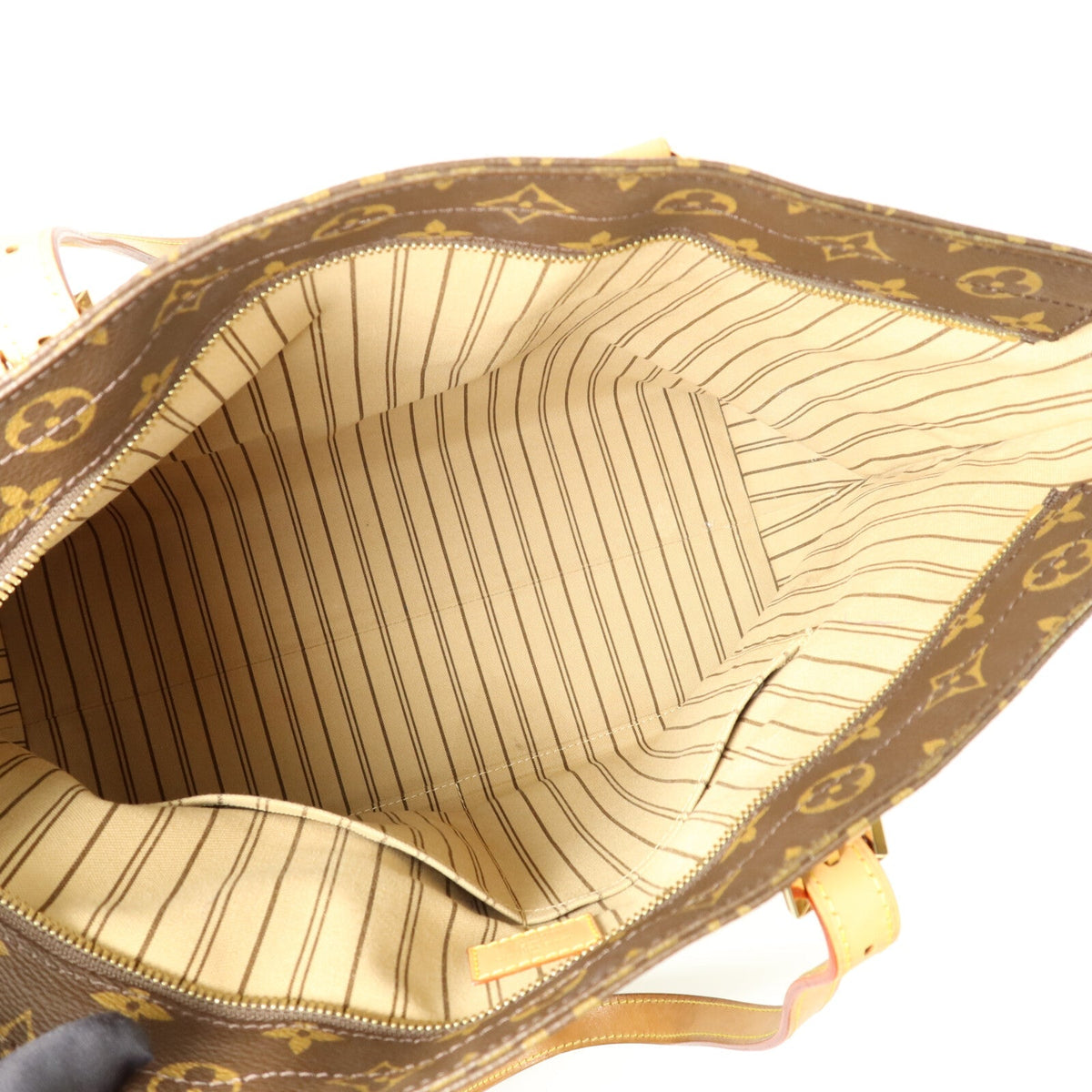 Louis Vuitton Mezzo · Monogram