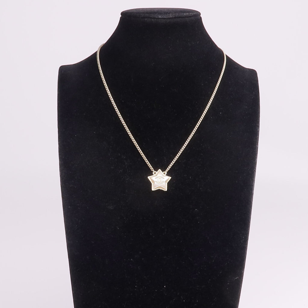 Chanel CC Necklace · Metal