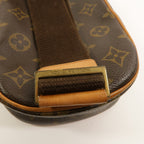 Louis Vuitton Pochette Gange · Monogram