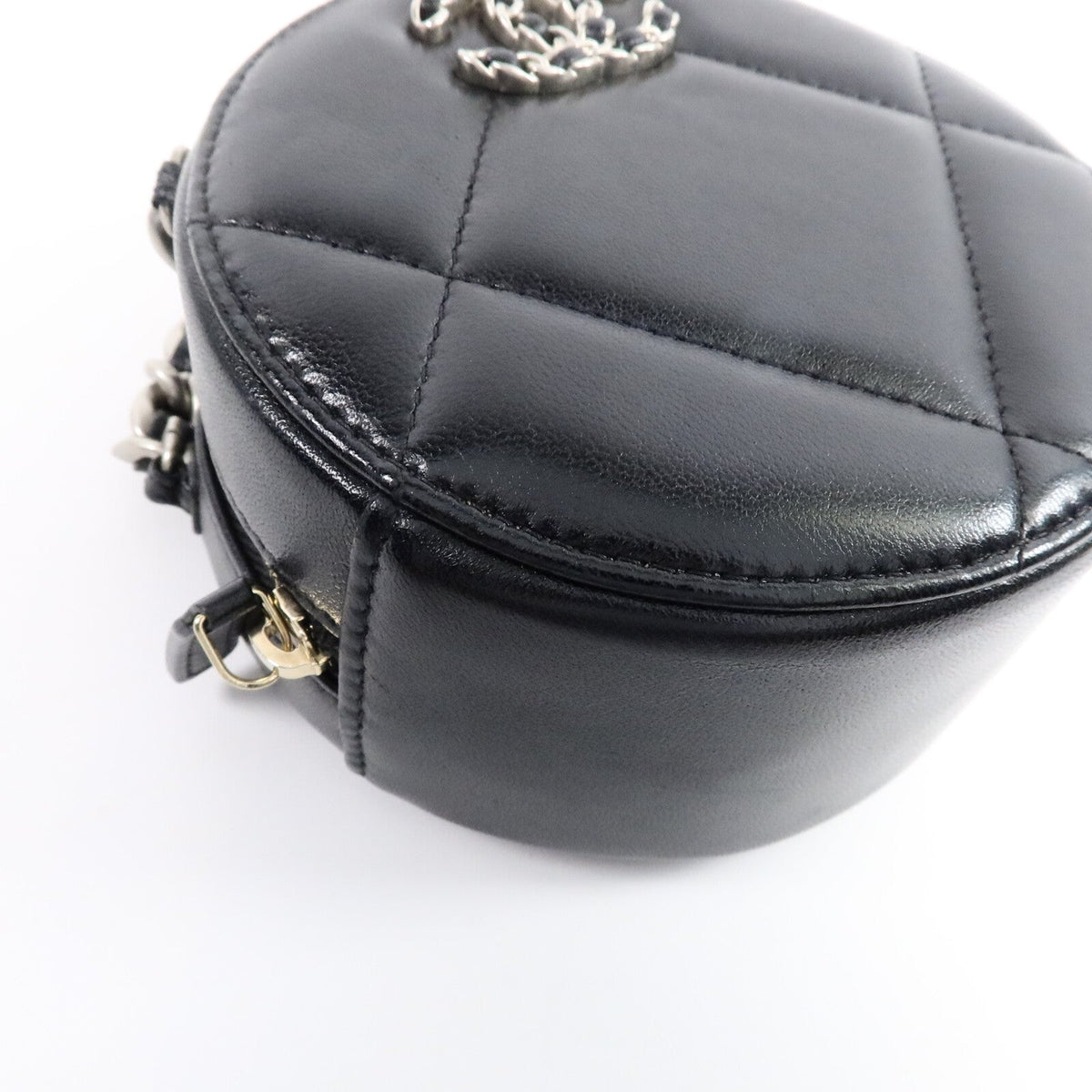 Chanel 19 Round · Lambskin