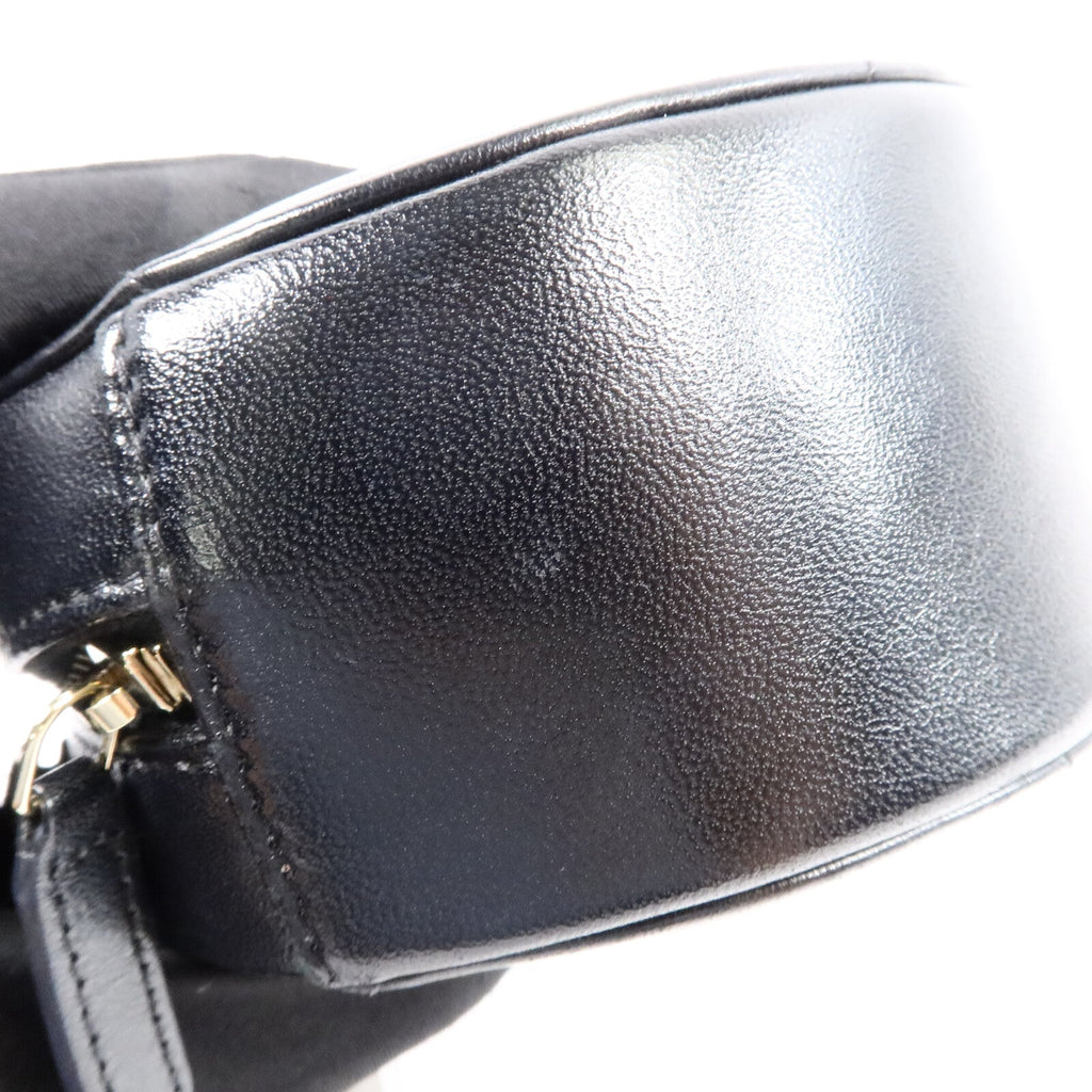 Chanel 19 Round · Lambskin