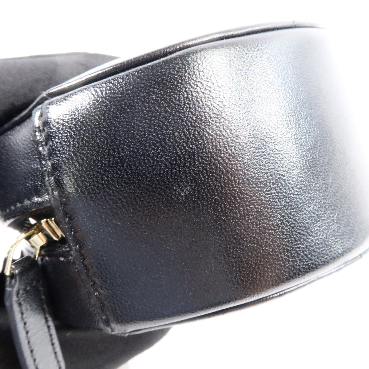 Chanel 19 Round · Lambskin