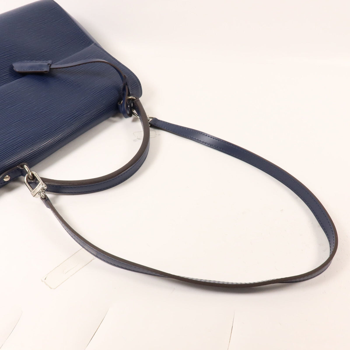 Louis Vuitton Cluny MM · Epi Leather
