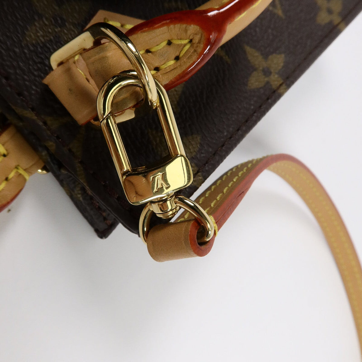 Louis Vuitton Petit Sac Plat · Monogram