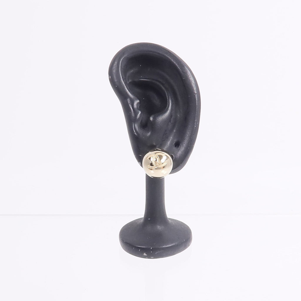 Chanel CC Earrings · Gold-Tone