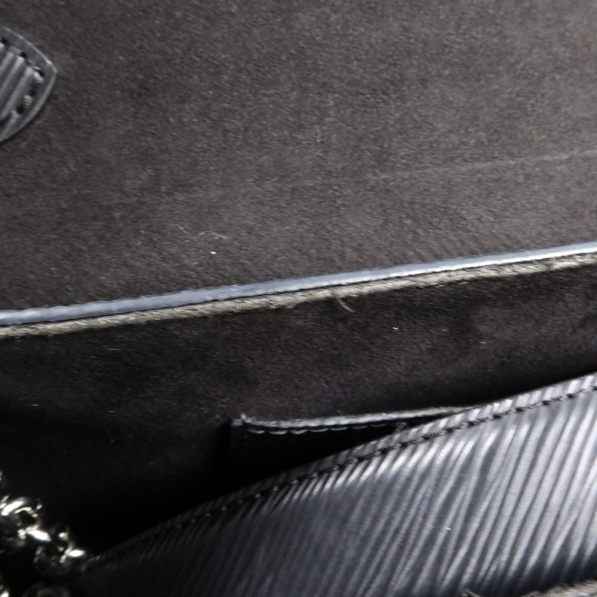 Louis Vuitton Twist MM · Epi