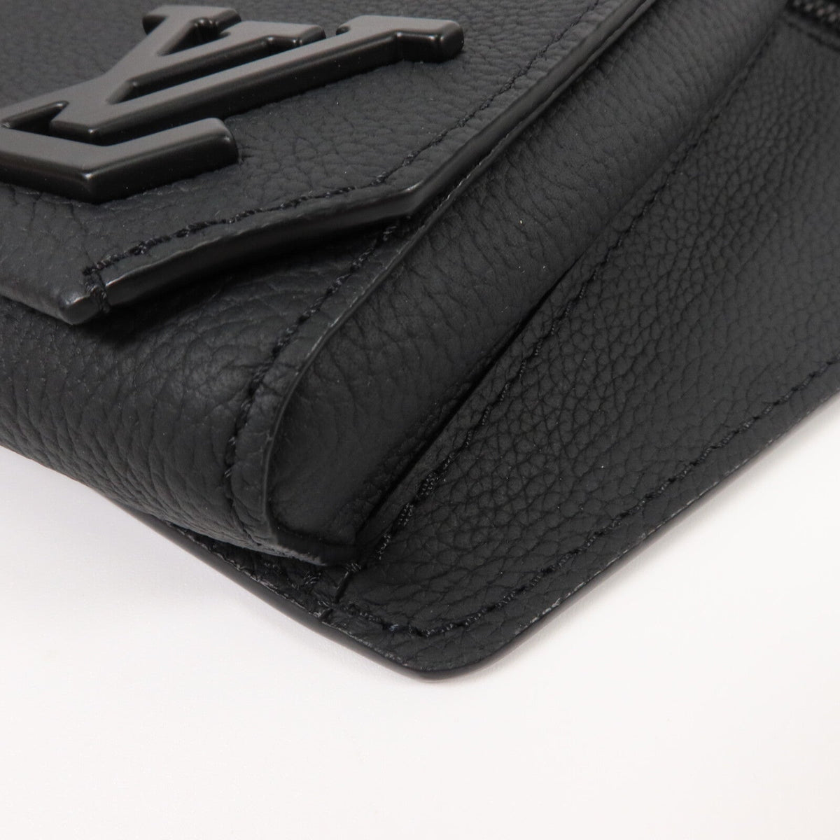 Louis Vuitton Aerogram Takeoff Sling · Calfskin