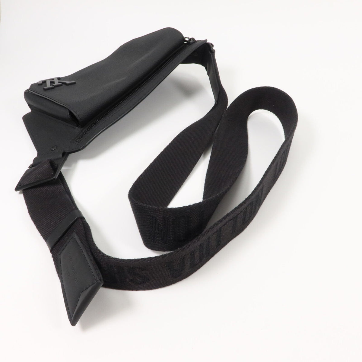 Louis Vuitton Aerogram Takeoff Sling · Calfskin