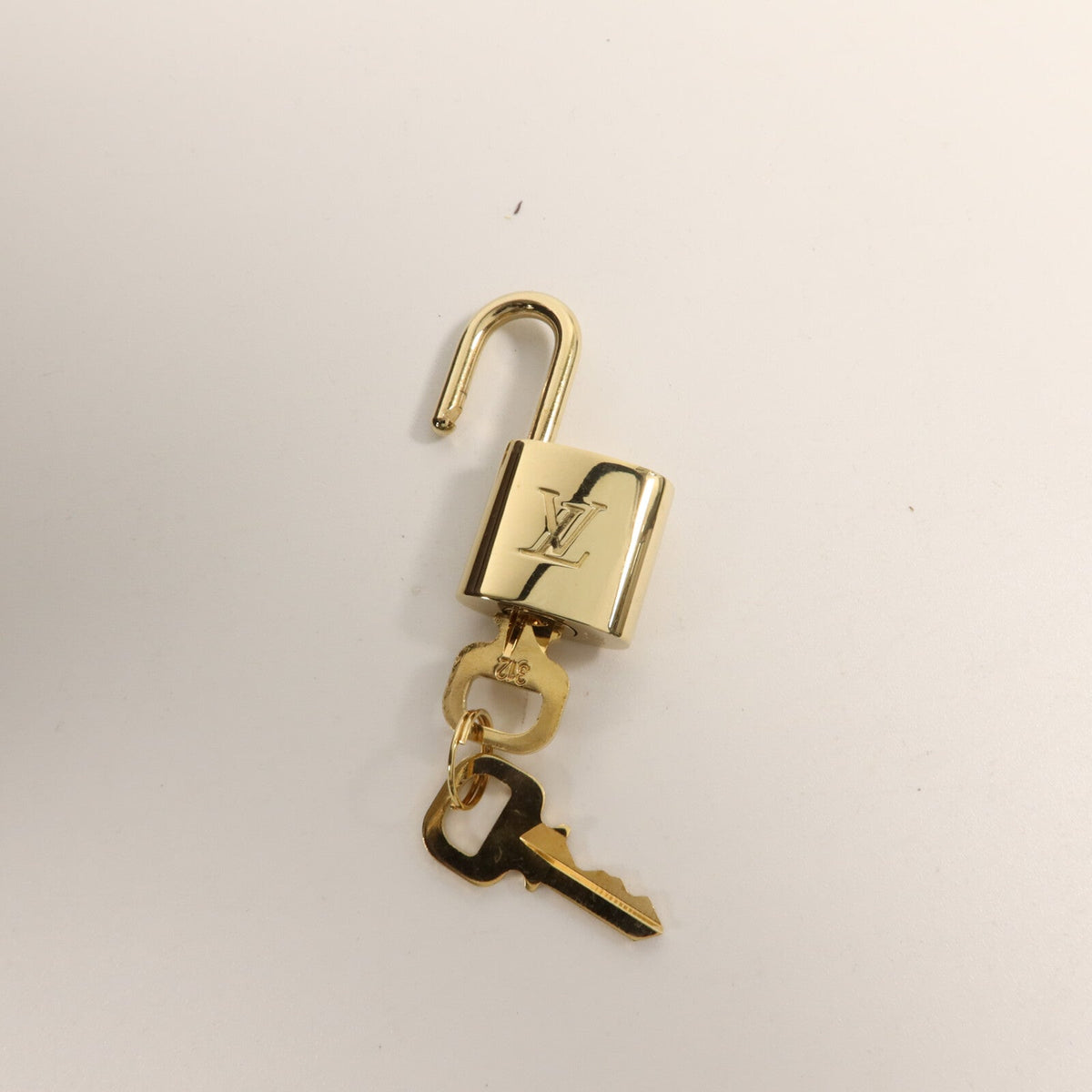 Louis Vuitton Pégase 45 · Monogram Vernis