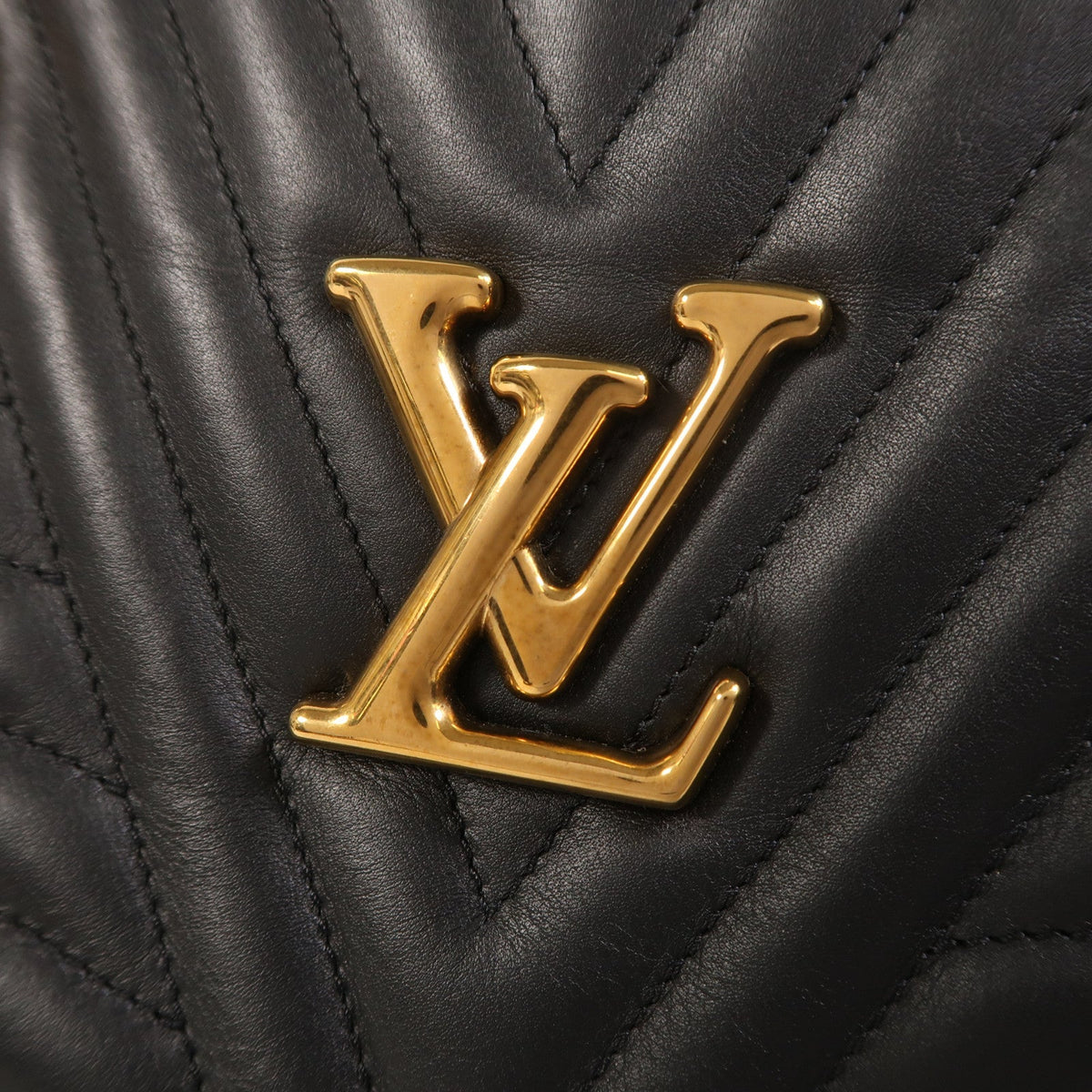 Louis Vuitton New Wave Chain Tote · Calfskin