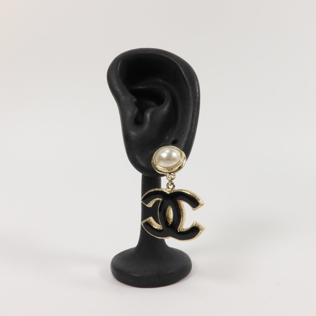CHANEL CC · Pearl Earrings · Metal