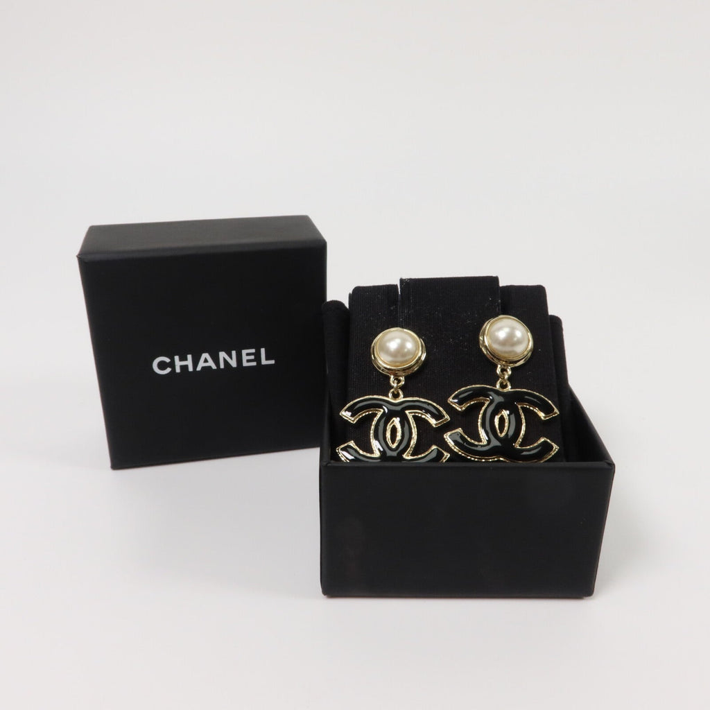 CHANEL CC · Pearl Earrings · Metal