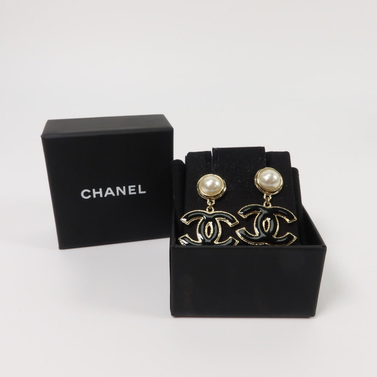 CHANEL CC · Pearl Earrings · Metal