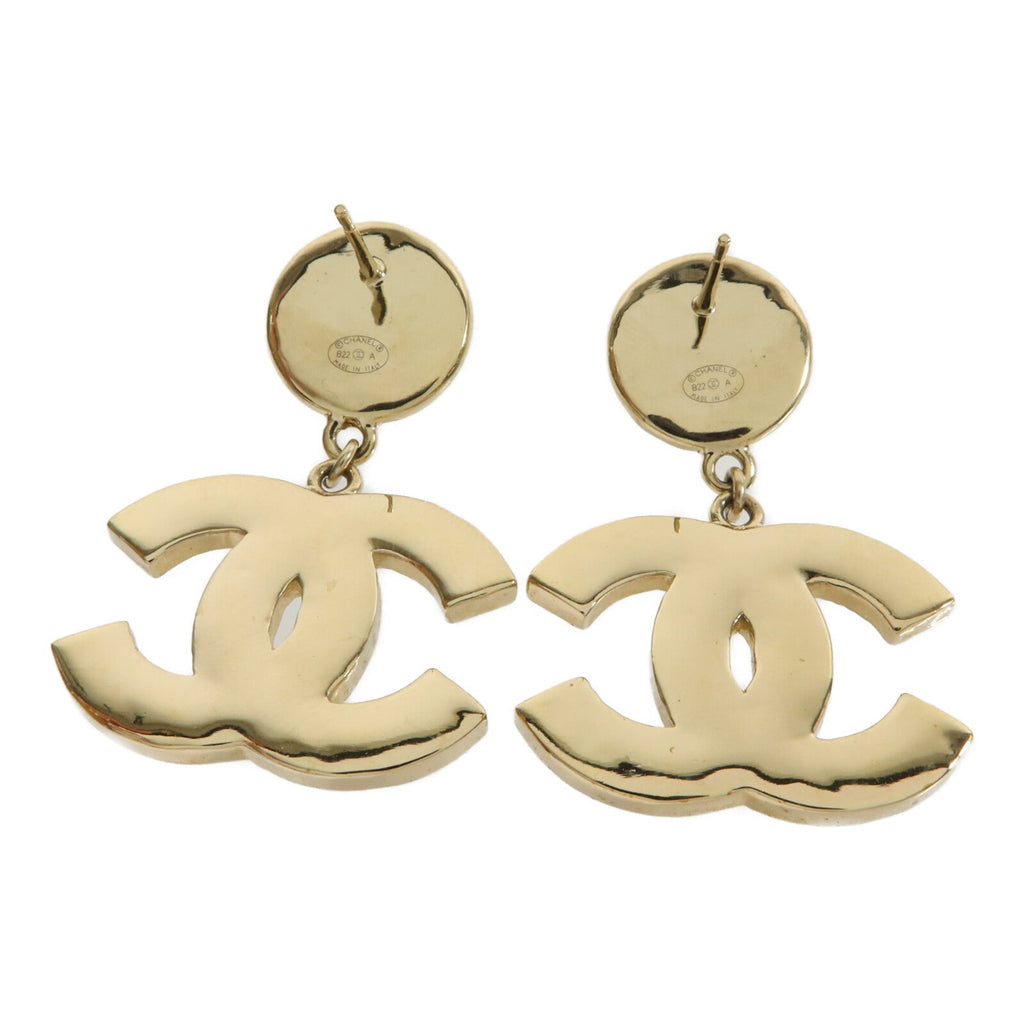 CHANEL CC · Pearl Earrings · Metal