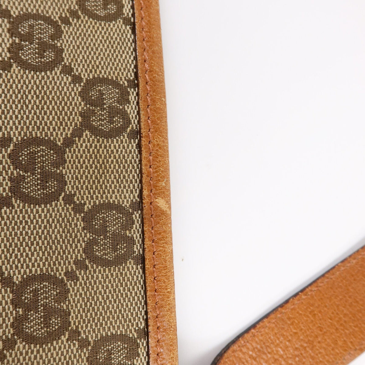Gucci Shoulder Bag · GG Canvas