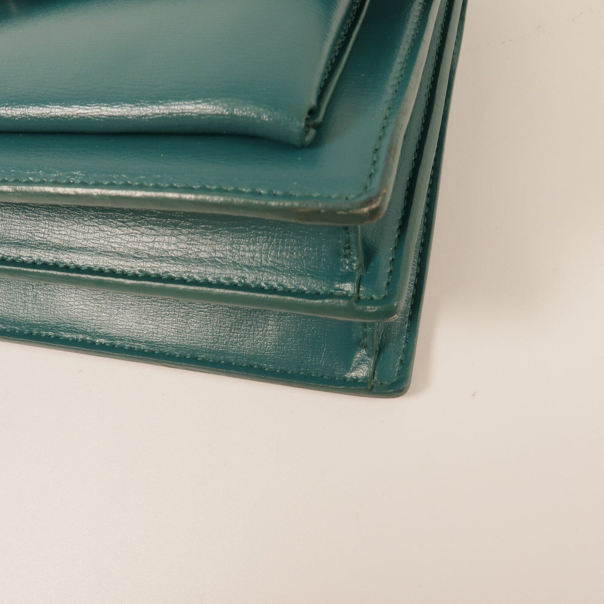 Saint Laurent Sunset Medium · Calfskin