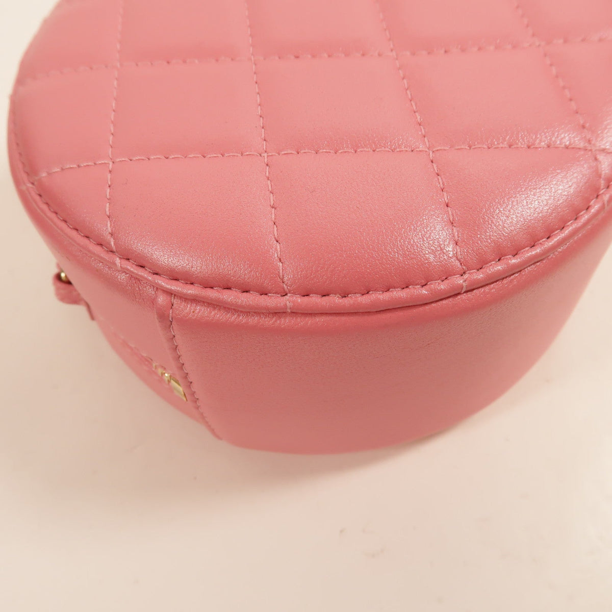 CHANEL CC Vanity Case · Lambskin