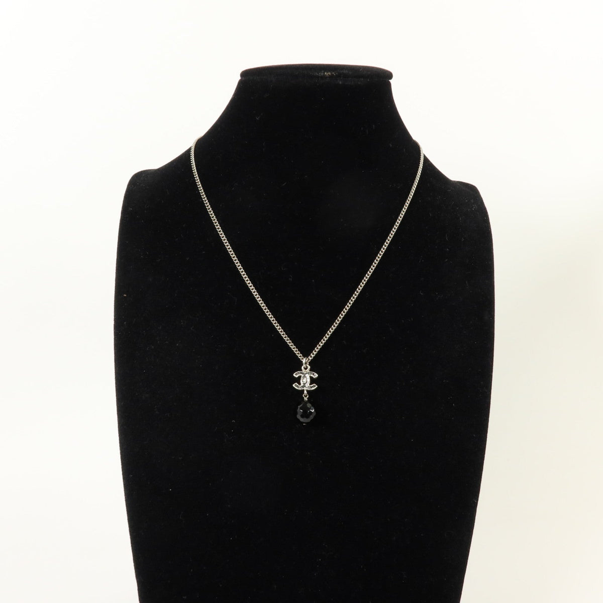 Chanel CC Necklace · Metal