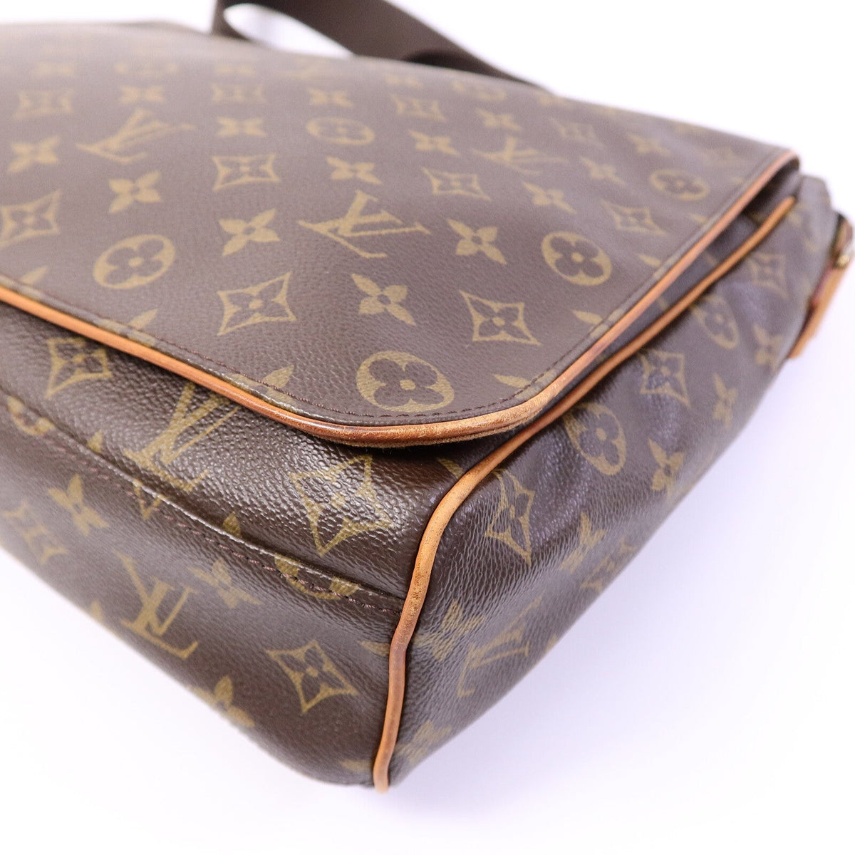 Louis Vuitton Abbesses · Monogram