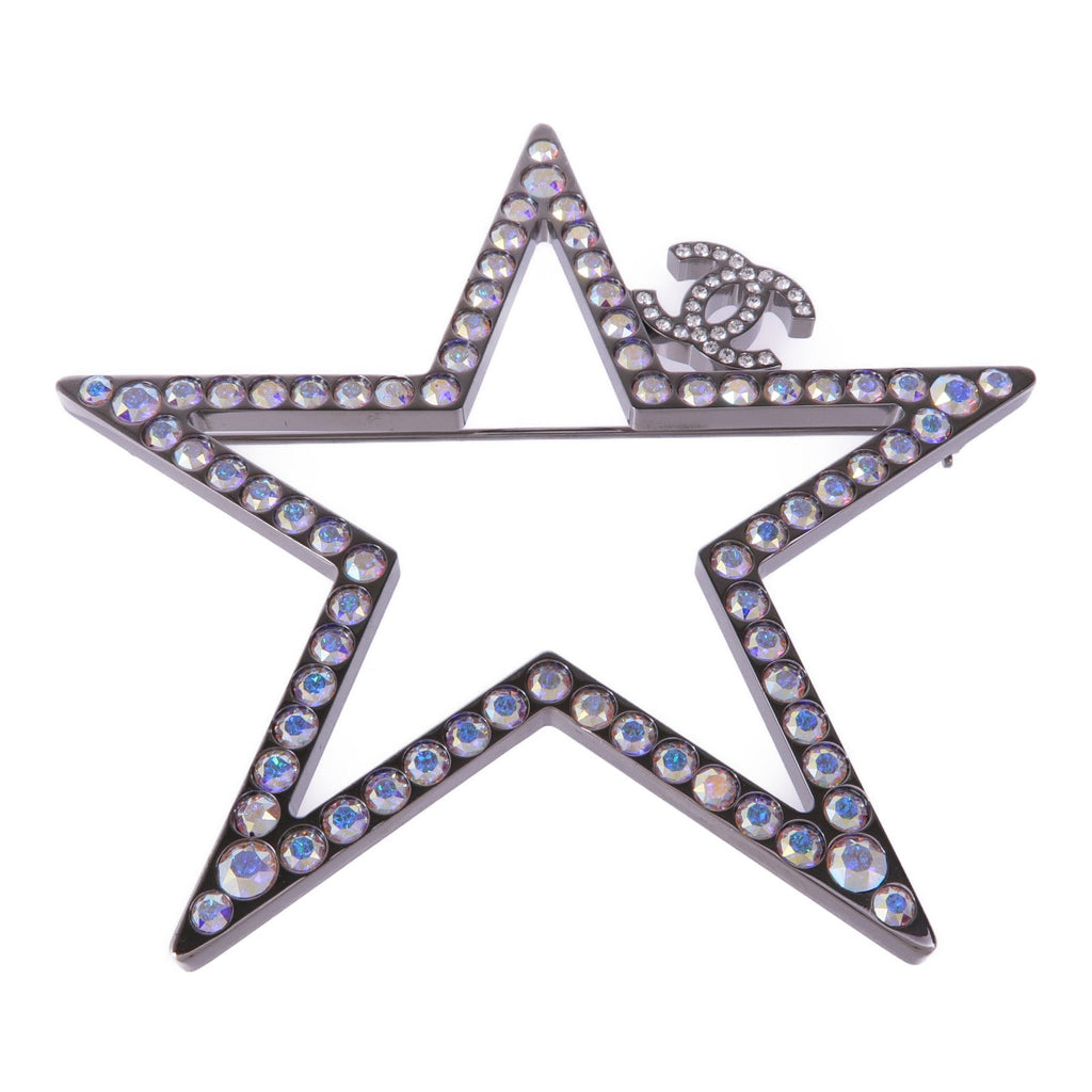 Chanel CC Brooch · Metal