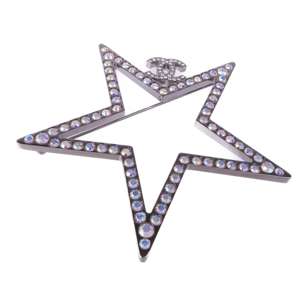 Chanel CC Brooch · Metal