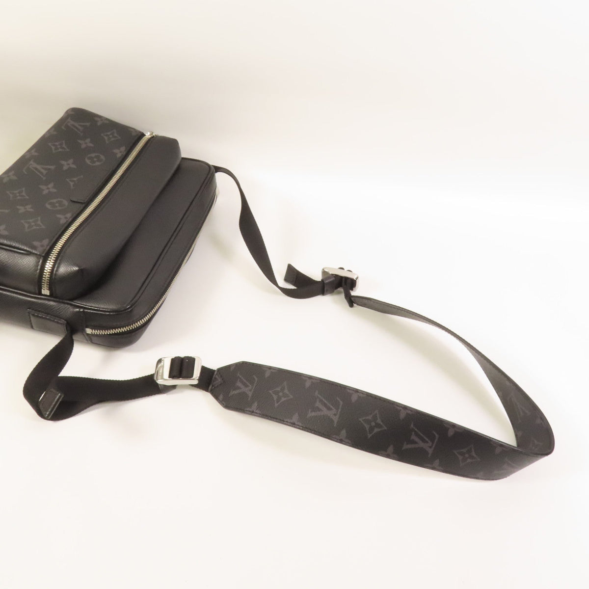 Louis Vuitton Messenger PM · Monogram Eclipse