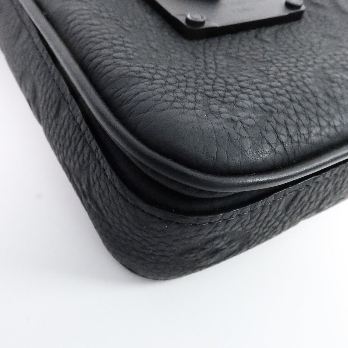 Louis Vuitton S-Lock · Monogram Taurillon
