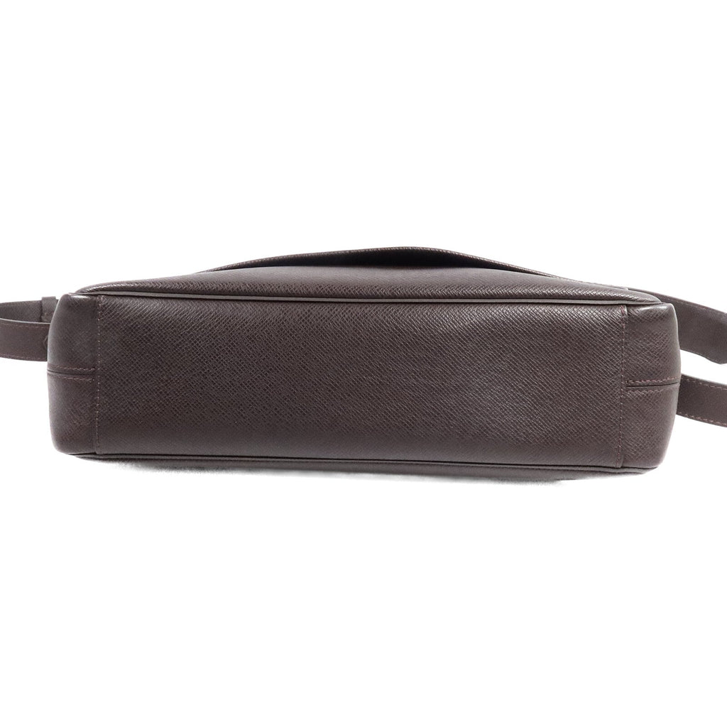 Louis Vuitton Roman PM · Taiga Leather