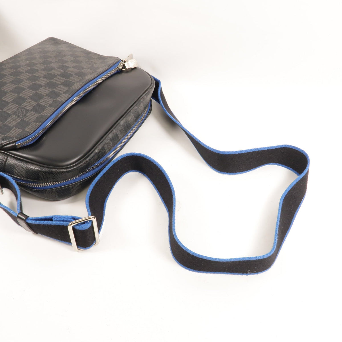 Louis Vuitton Dayton PM · Damier Graphite