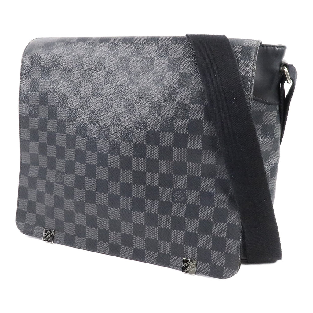 Louis Vuitton District MM · Damier Graphite