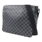 Louis Vuitton District MM · Damier Graphite