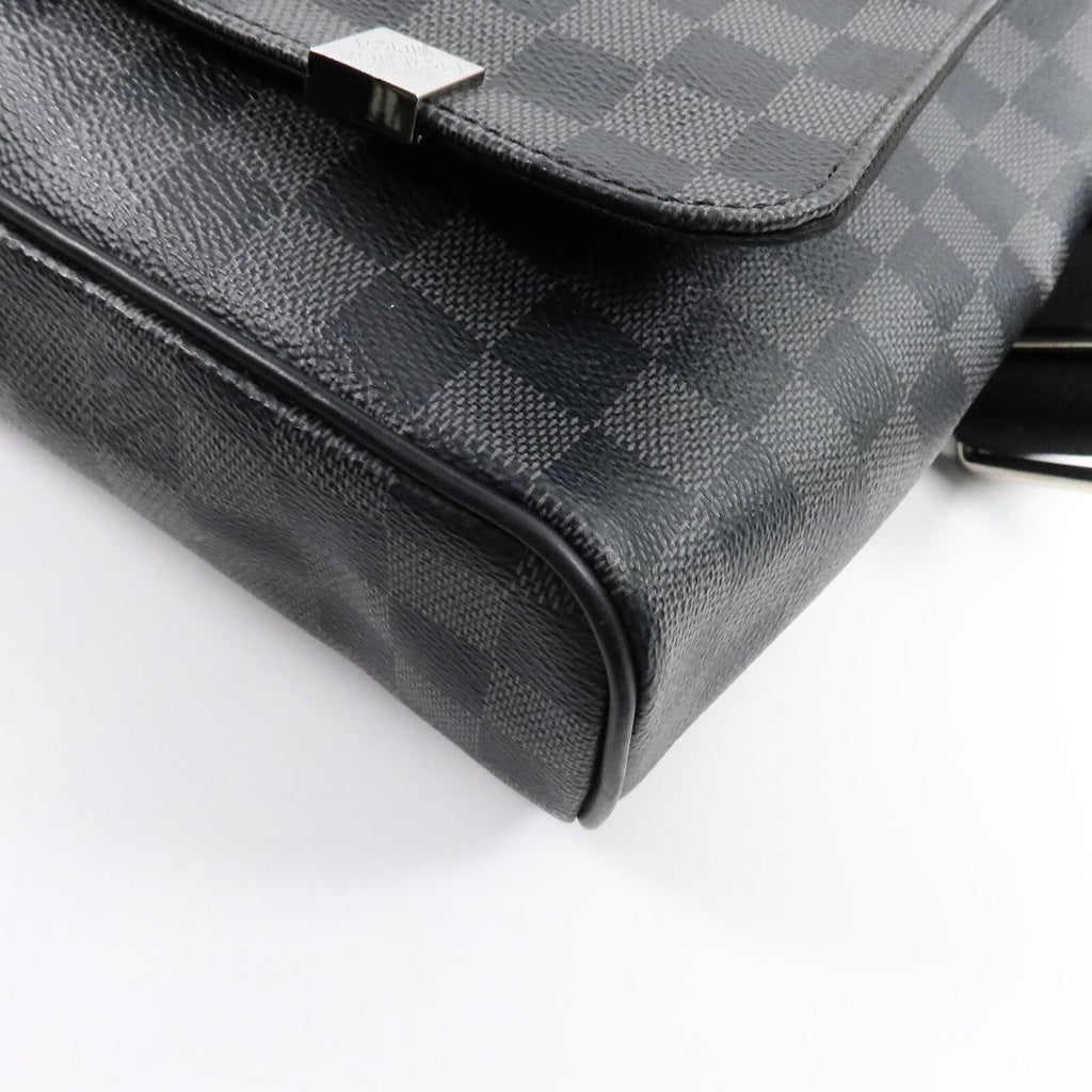 Louis Vuitton District MM · Damier Graphite