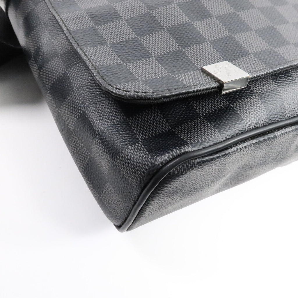 Louis Vuitton District MM · Damier Graphite