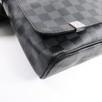 Louis Vuitton District MM · Damier Graphite