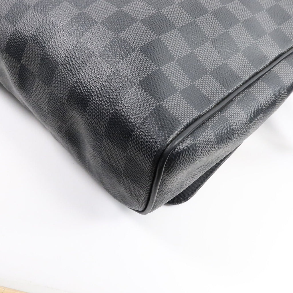Louis Vuitton District MM · Damier Graphite