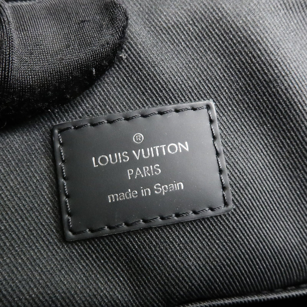 Louis Vuitton District MM · Damier Graphite