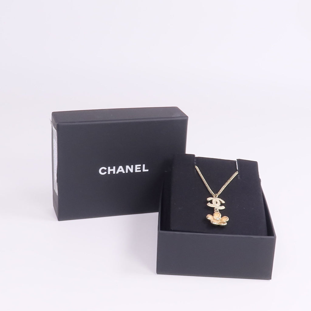 Chanel CC Necklace · Metal · Coral