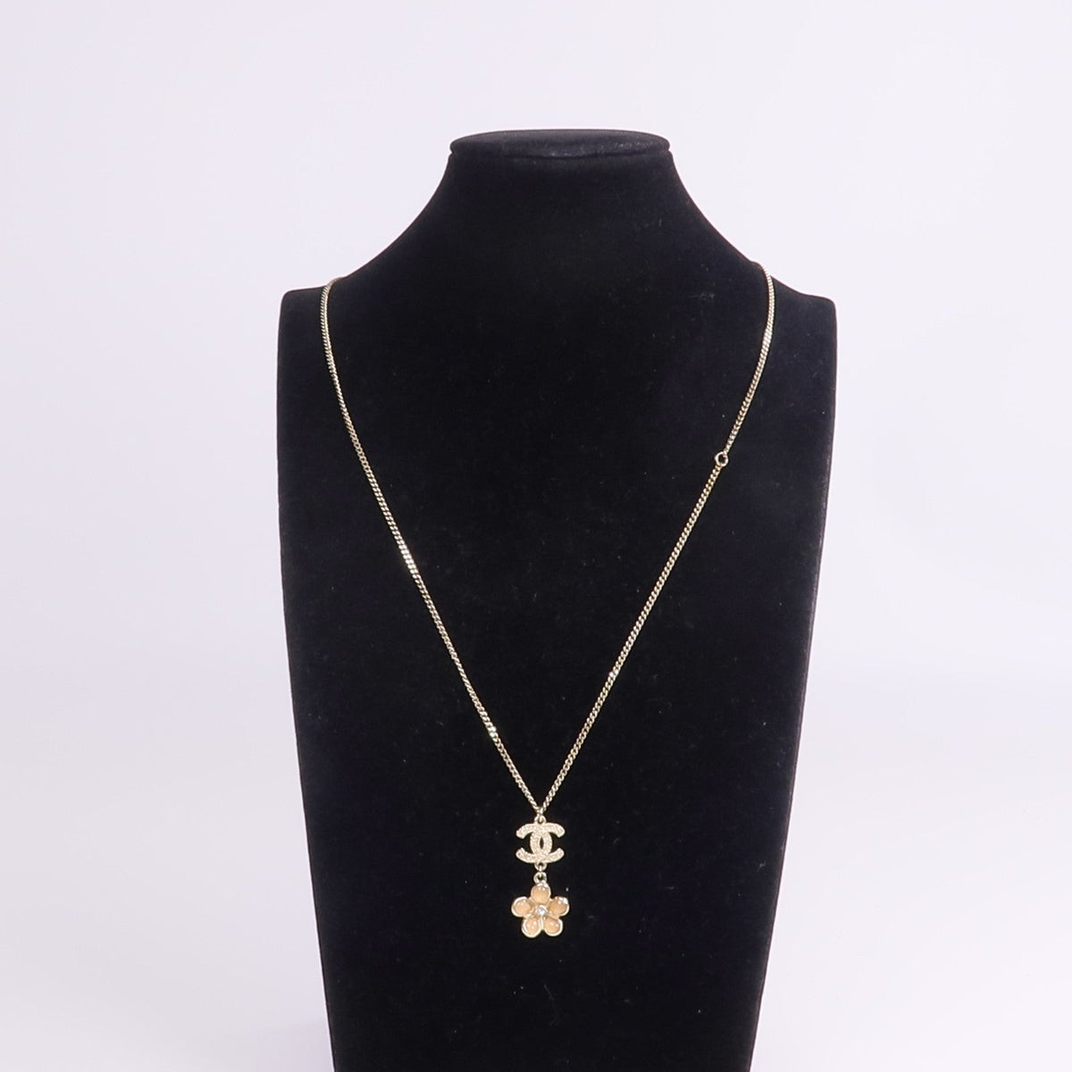 Chanel CC Necklace · Metal · Coral